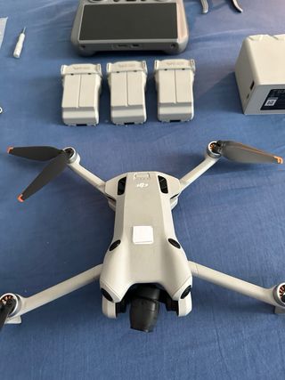 DJI Mini 4 Pro Fly More Combo - Bianco Grigio