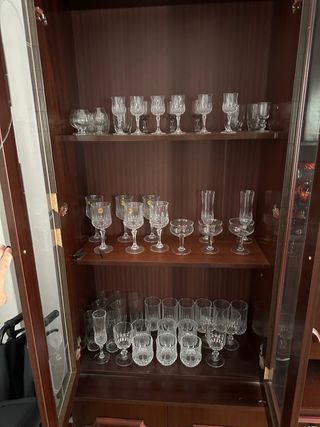 Mueble antiguo de madera y cristal
ESCUCHO OFERTAS