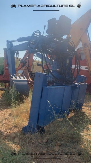 Retroexcavadora para tractor con brazo extensible