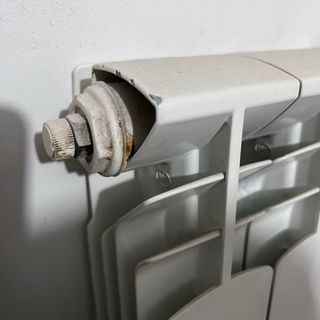 2 Termosifoni Bianchi in Metallo