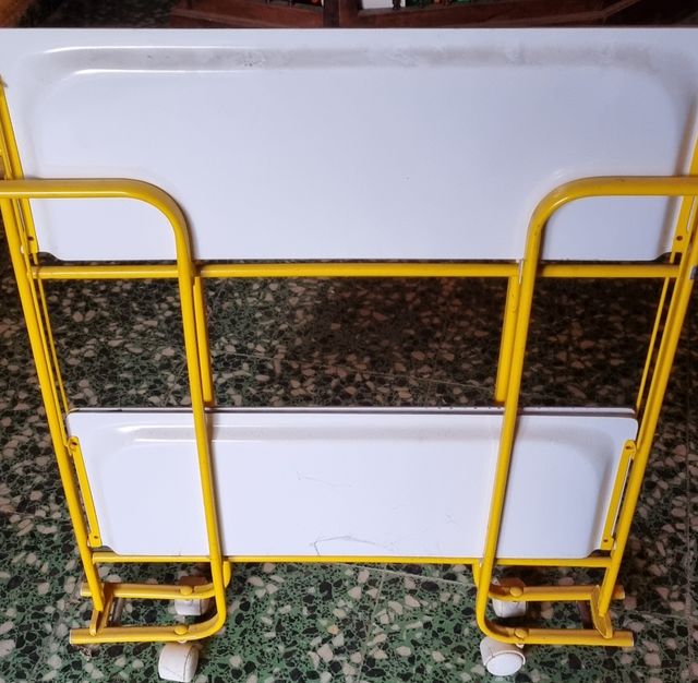 Carrito camarera vintage amarillo