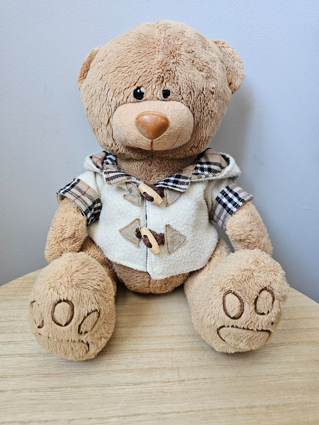 Osito peluche marrón con abrigo