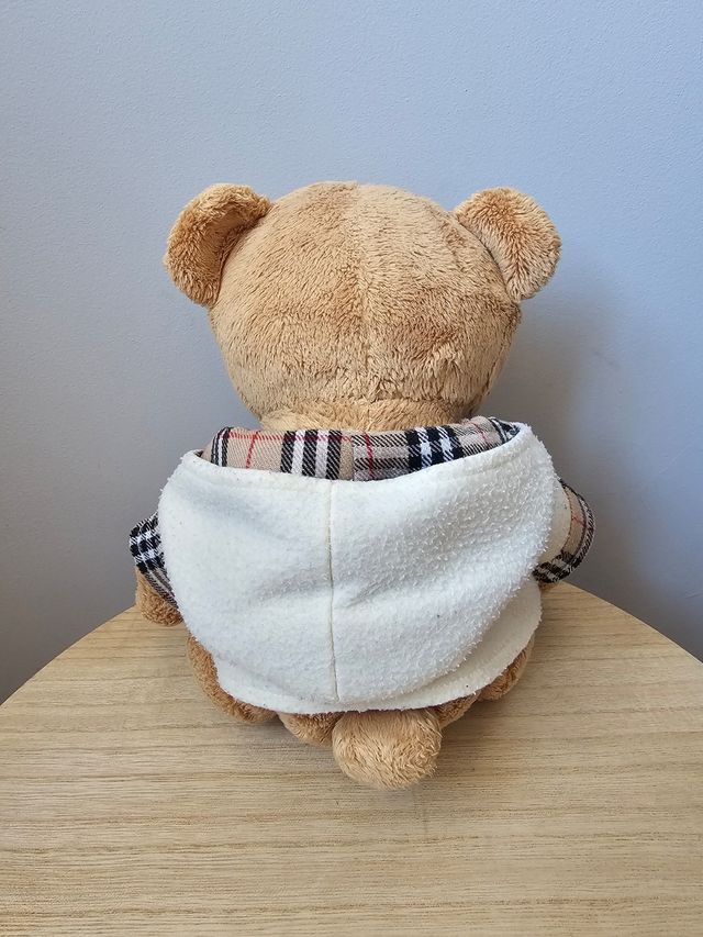 Osito peluche marrón con abrigo