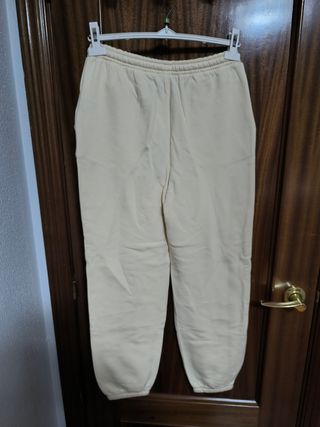 Conjunto chándal amarillo de Hi&Bye nuevo