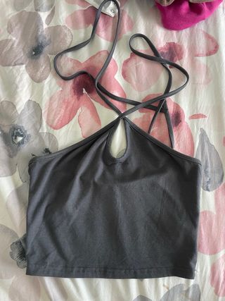 Top gris cruzado
