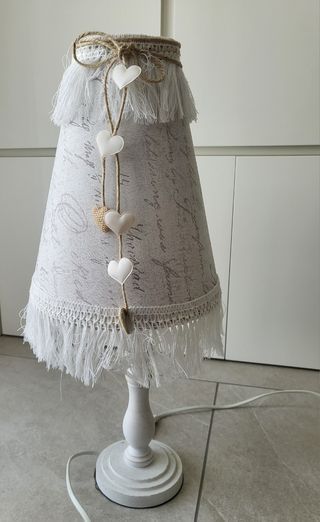 Lampada shabby chic bianca e beige