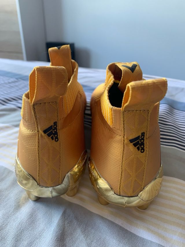 Botas fútbol Adidas doradas
