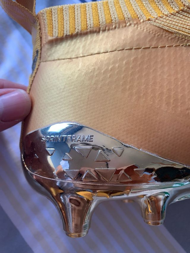 Botas fútbol Adidas doradas