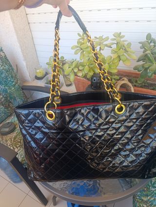 Bolso charol negro-dorado