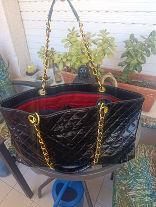 Bolso charol negro-dorado