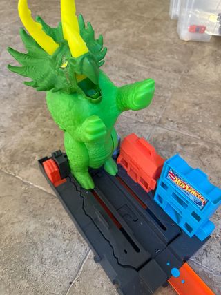Pista Hot Wheels Dinosaurio