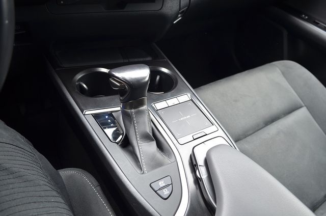 Lexus UX F-Sport Hibrido-Navegacion-Full Led-Camar
