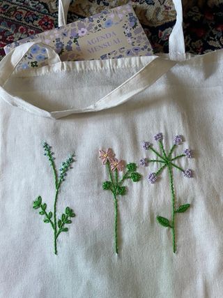 Bolso tote bordado flores