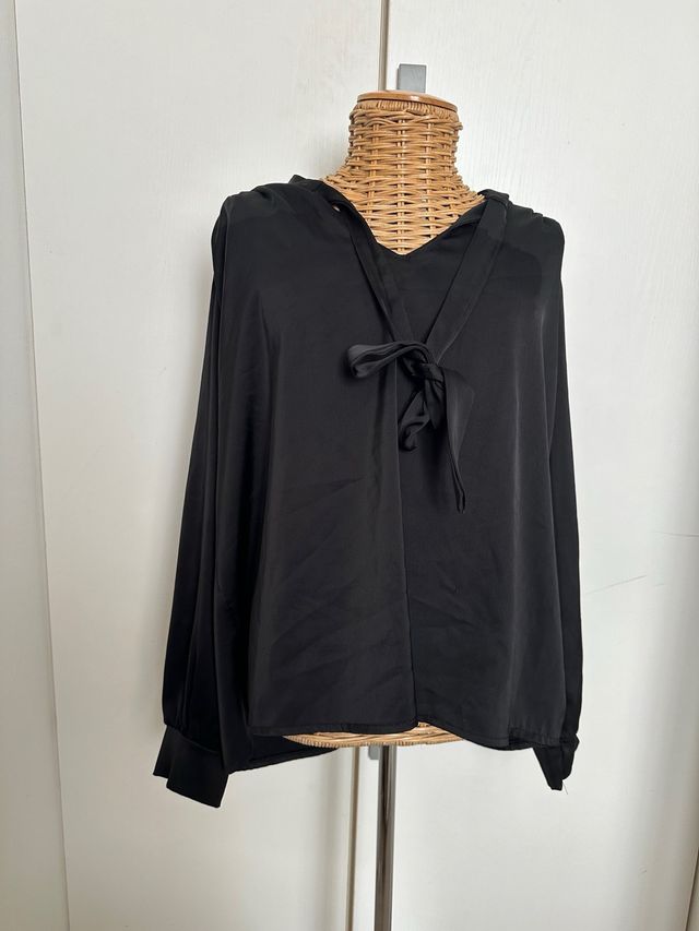 Blusa nera nuova collezione