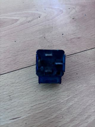 Relé Hella 205 GTI con fusible