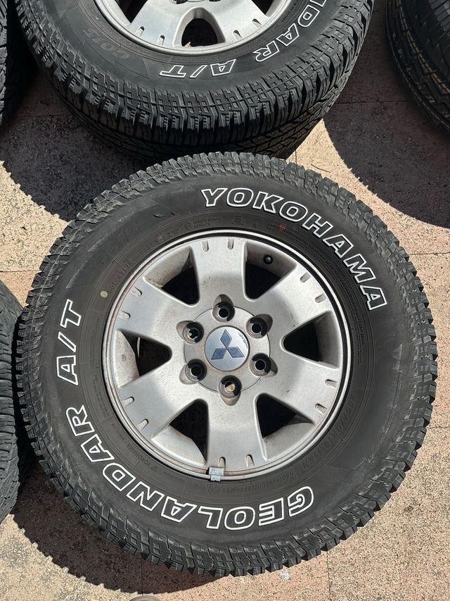 5 Ruedas: Llantas + neumáticos 265/70-16