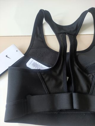 Top deportivo Nike Dri-FIT negro