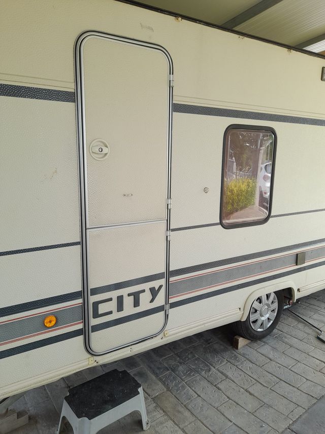 ➡️ CARAVANA BURSTNER 450 CON MOVIMIENTO CON MANDO