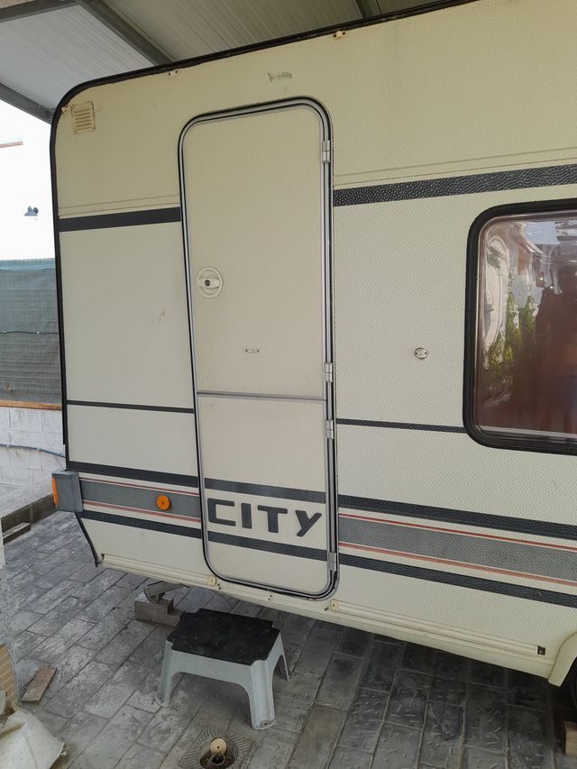 ➡️ CARAVANA BURSTNER 450 CON MOVIMIENTO CON MANDO