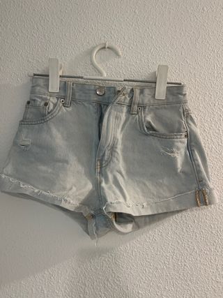 Shorts rotos azules claros