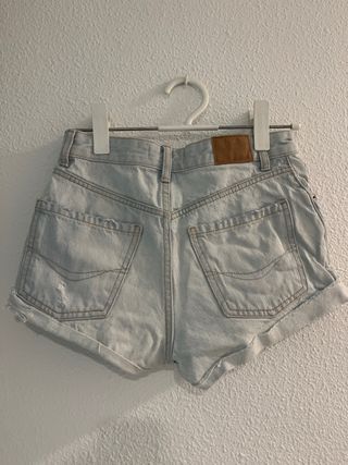 Shorts rotos azules claros