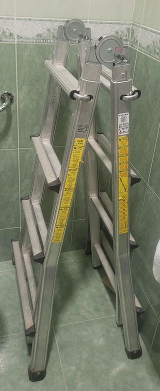 Escalera de tijera aluminio 4x4 telescópica.