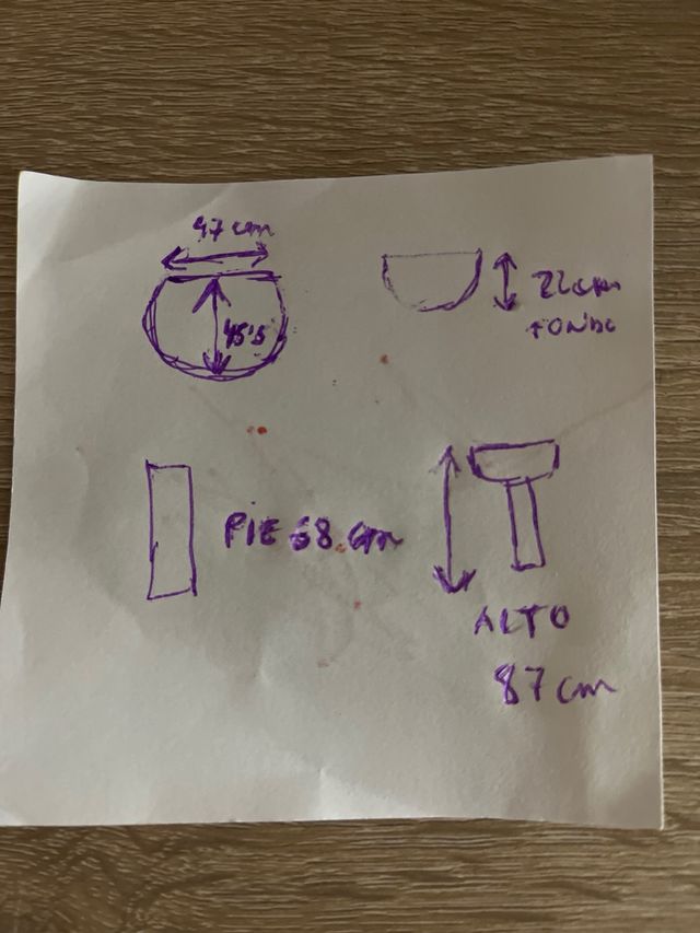 Due lavandini, un piede danneggiato, rubinetti non inclusi