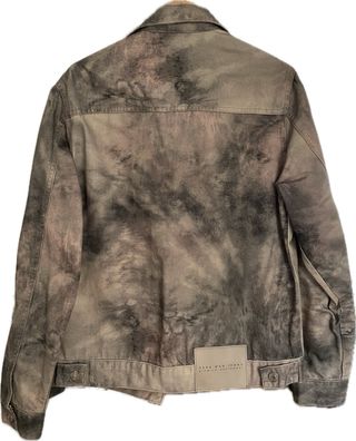 Cazadora vaquera estampado tie dye