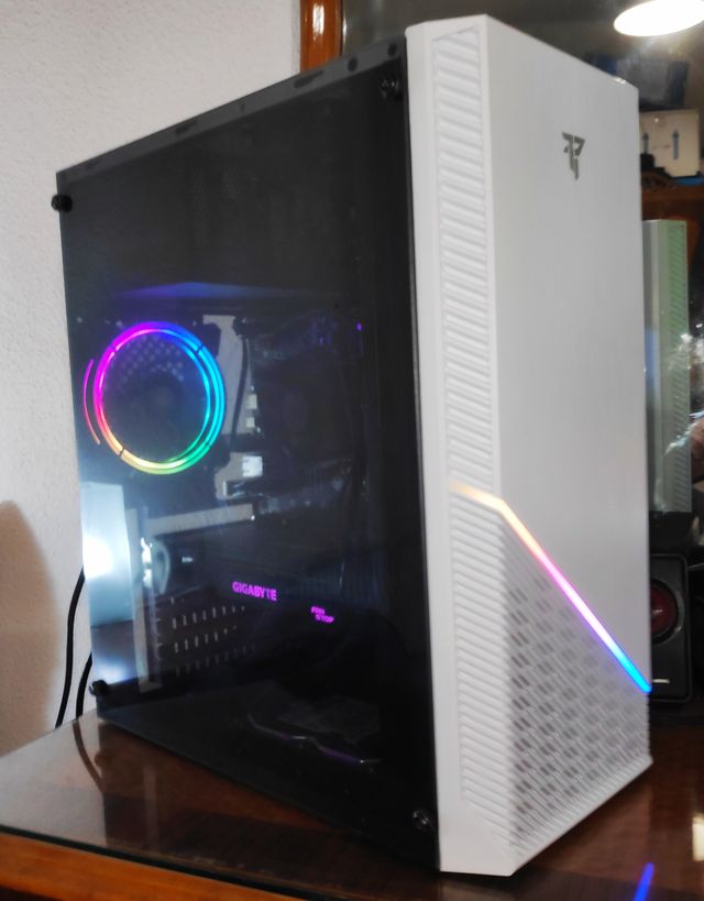 PC GAMING I7 9700F, 16GB, GTX 1070 8GB.