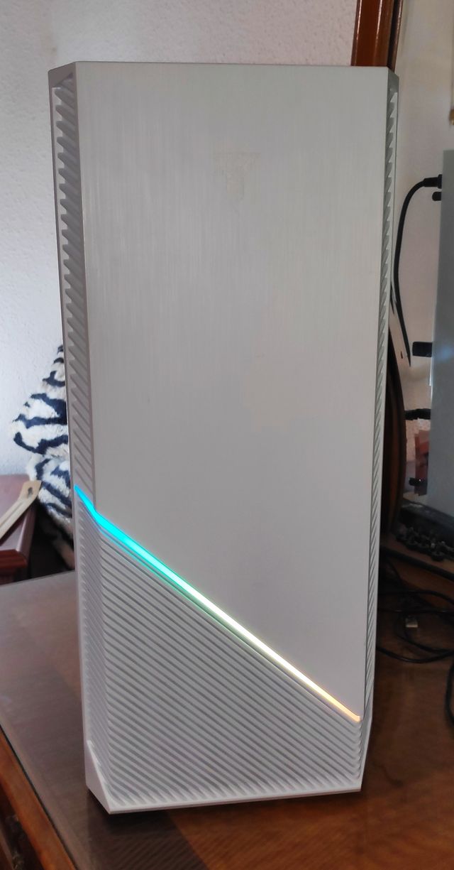 PC GAMING I7 9700F, 16GB, GTX 1070 8GB.