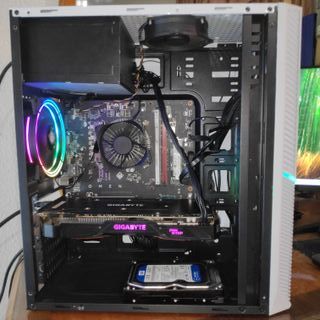 PC GAMING I7 9700F, 16GB, GTX 1070 8GB.