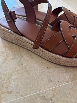 Sandalias planas Zara marrón