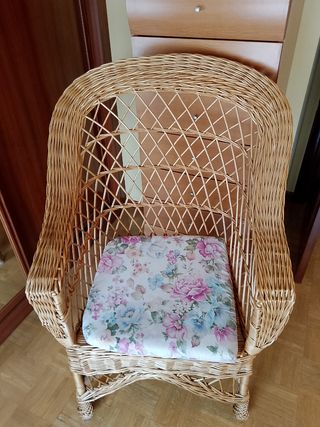 Sillón mimbre beige. Excelente estado