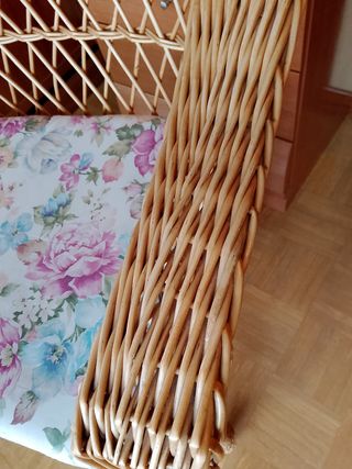 Sillón mimbre beige. Excelente estado