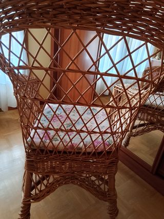 Sillón mimbre beige. Excelente estado
