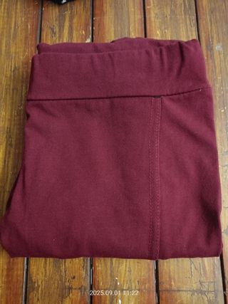 Pantaloni leggings da donna.. bordò...