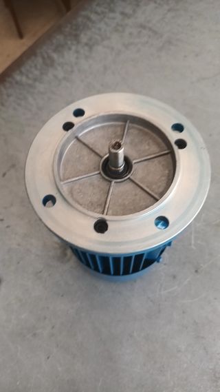 Motore elettrico trifase 380V
HP 0.25 KW 0.18
