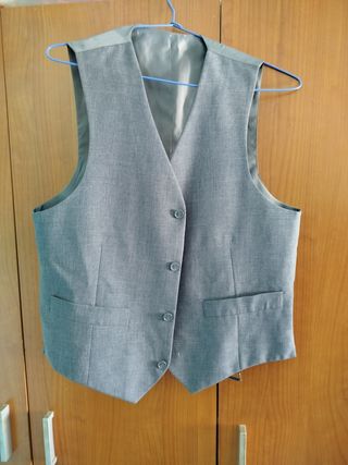 Traje gris 3 piezas.
