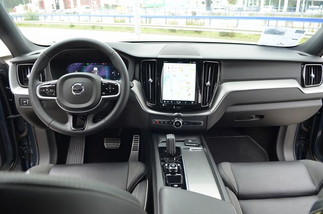 Volvo XC60 D4 R-Design+Camara Trasera+Navegacion
