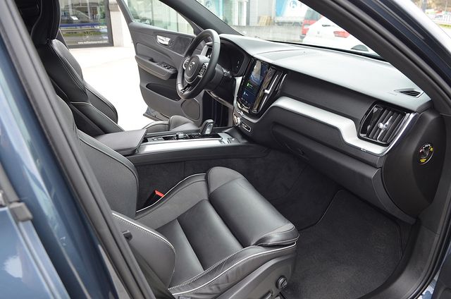 Volvo XC60 D4 R-Design+Camara Trasera+Navegacion