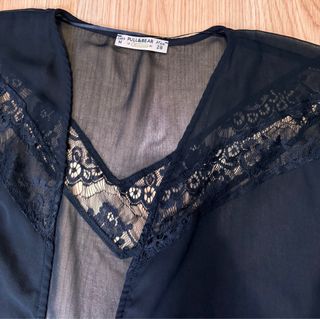 Kimono encaje bordado negro. Talla M. Pull & Bear.