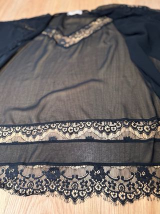 Kimono encaje bordado negro. Talla M. Pull & Bear.
