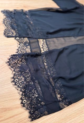 Kimono encaje bordado negro. Talla M. Pull & Bear.