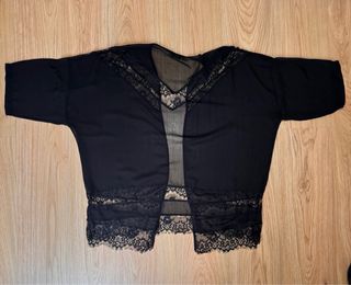 Kimono encaje bordado negro. Talla M. Pull & Bear.
