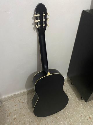 Guitarra española totalmente nueva