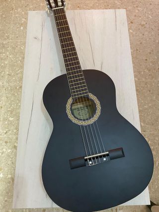 Guitarra española totalmente nueva