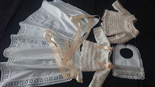 Conjunto bebé vintage: faldón , chaquetas y babero