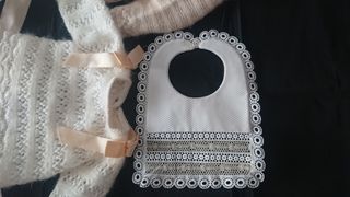 Conjunto bebé vintage: faldón , chaquetas y babero