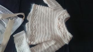 Conjunto bebé vintage: faldón , chaquetas y babero