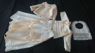 Conjunto bebé vintage: faldón , chaquetas y babero